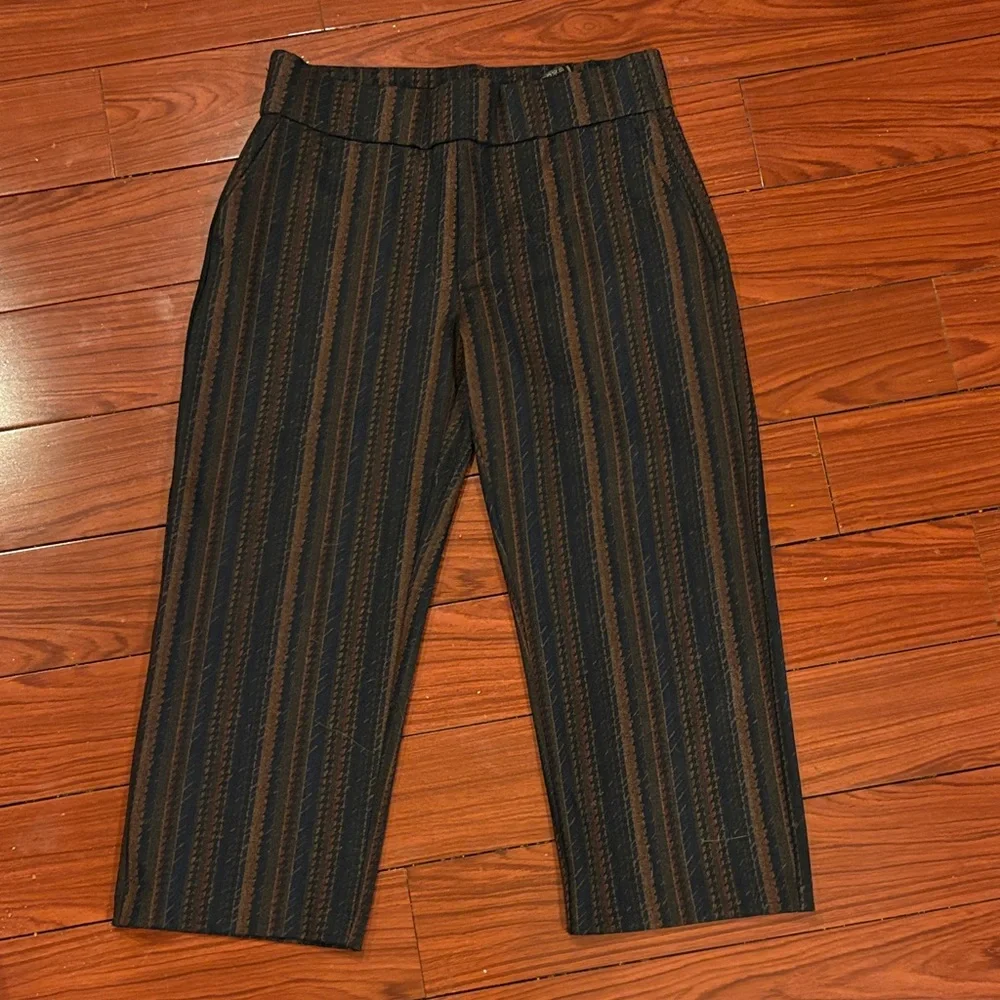 Liverpool Women's Wide Leg Stripe Cropped Pants in Black and Brown - Picture 1 of 5